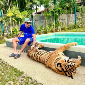 KKevin Instagram - 🐅🐘🌴