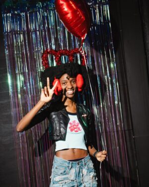 Kabrina Adams Instagram - Today makes 6 months of being sober 🗣️

Happy Black history month & Happy Valentine’s Day 

📸: @apisukh ~ ✊🏾✨💕