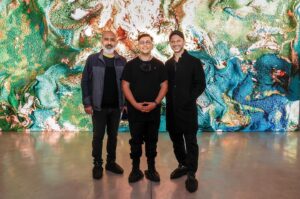 Kadir Çermik Instagram - Refik Anadol’un en kapsamlı kişisel sergisi, MAKİNE HATIRALARI : UZAY 25 Nisan’a kadar @pilevneligallery ‘de. Farklı bir deneyim, zihnin ve evrenin inanılmaz renkleri ve biçimleri... Etkileyici çok. @refikanadol
