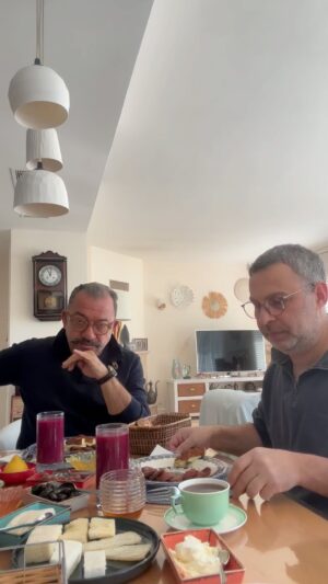 Kadir Çöpdemir Instagram - Evet uzun bi video… Lakin bi probleme eğlenceli çözüm bulmak bi arayış gerektiriyor, o arayış zart diye nihayet bulmuyor… İstanbul Bağımsız Bld Bşk Adayınız olarak İlk Projem, SANAL İSTANBUL’du… 2. TUTTUĞUNU ALIRSIN oldu… 3. de ahanda bu videoyla geliyor… Halkıma arz ederim….