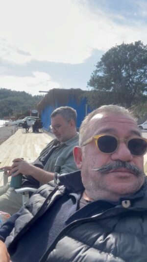 Kadir Çöpdemir Instagram - Bilişim, İletişim, Titreşim ve Vibrasyon CEO’m @suleyman.yildirim_  la proje toplantılarımız başladı. Bağımsız Bld Bşk Adayınız K.Ç sizinle  ve sizin için yaşıyor, çalışıyor… Size faydalı olmadığım bi hayatın ta a… neyse, “Sanal İstanbul/Rüyanda Görürsün” Projemden sonra ki ikinci Projemi arz ederim…