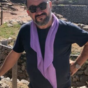 Kadir Çöpdemir Instagram - Arşiv dolmuş boşaltmak gerekiyormuş…Hazır maç yok muç yok, elimiz boş neticemiz yaş oturuyoz bi dalayım ne var, ne yok bakayım dedim. Tarihin arka odasına  değil adeta kömürlüğüne girdim. Bi zamanlar kardeşim @okancanyantir la bi antik gezi yapmıştık, ne döktürmüşüm o gezide yau… Yazık olmasın, atmadan genç dimağların tarih bilgileri katlansın diye arz ediyom, kaydırarak şeedersiniz…