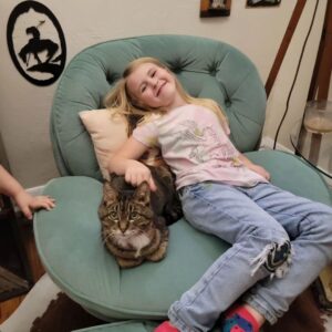 Kahlen Rondot Instagram - 💔💔😿😻Today I had to say goodbye to my best friend who has been with me for 2 decades. She was tired and fought hard against disease. But now it's time for my baby Tadpole to rest easy. 

To the many roommates we had over the years and friends we made, thank you for loving her and listening to this chatty lady over the years 😻😿💔💔