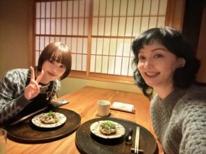 Kaho Minami Instagram - #清川あさみ ちゃんと女子忘年会😊
明日は奈良でライブなので全くお酒は飲んでないのに、いやあ盛り上がった❤️❤️❤️
色んな話ができる貴重な友達❤️
お互い、中身がオヤジだねと笑い合い、他所ではできない話をたっぷりと💦💦💦
色んなこと話せる親友❤️
あさみ😊いつもありがとう🌈
来年もよろしくね❤️❤️❤️

@asami_kiyokawa 

@azabu_wakei 
#和敬 さんの越前蟹😊
素材もお味も器も良き❤️
また伺います😊😊😊

#年末
#女子会
#親友
#越前蟹
#南果歩
#kahominami
#미나미카호
#japaneseactor