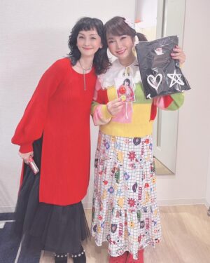 Kaho Minami Instagram - 出演情報です😊
1月30日 #ぽかぽか  11時50分から生放送🍀
1月17日の誕生日会、果歩フェスのこと色々お話します❤️
#フジテレビ

2月4日11時40分から #クギズケ 大好きな #上沼恵美子 さん #高田純次 さんの司会です。
久し振りに #はるな愛 ちゃんにもお会いできて楽しかったー❤️ #原田龍二 さん #長谷川穂積 さん
@aiharuna_official 
#読売テレビ 
@vatsurica_official
@styledeli_official

2月3日14時28分から #おかべろ  #岡村隆史  さんと #石田明 #nonstyle さんとメチャ楽しいトークでした❤️
東京は2月4日26時55分からの放送です。
#関西テレビ
衣装
＠keitamaruyama
@keitamaruyama_official
アクセサリー
@orefice.jewelry
@mu_accessory

😊😊😊お時間あれば是非是非😊😊😊

@kkfdkei  ヘアメイク
@hitomi.m0603  スタイリング

#南果歩
#kahominami 
#미나미카호
#japaneseactor