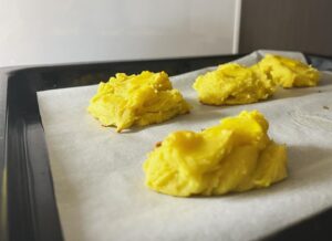 Kaho Seto Instagram - 先日、急に食べたくなったのでスイートポテトを作りました
砂糖は好きなだけ入れました
こういう手作りお菓子が甘くないパターン、自分のことが許せなくなるので砂糖の量は気にせず入れます

話が変わりますが以前私が作った肉じゃがを甘いと友人から言われショックでした、そんなに砂糖いれた記憶が無かった☺️