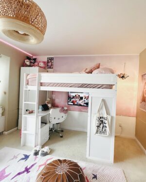 Kai Cech Instagram - New year new room 🛏️ just a few more pieces to add but I love it 🤗 thank you to my sibs @nikko_877 and @miyacech for helping! #swiftie