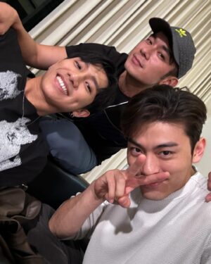 Kai Hsu Instagram - 義雲萌開會
老大召集長青組會談中…🤣🤣
究竟是什麼風把我們刮在一起呢？
#肯定是很萌的事
#哦不是是很猛的事
#一起看見愛吧
#老大傳授經驗中