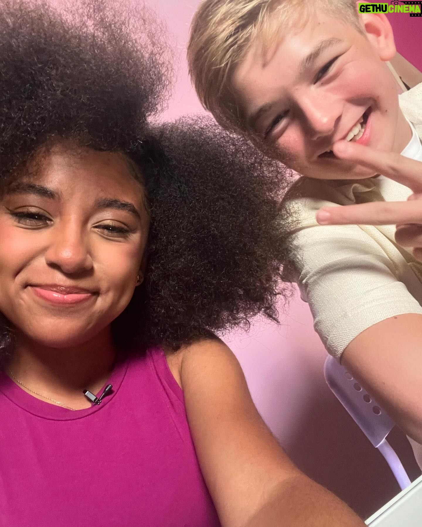 Kaido Lee Roberts - 3K Likes - core memories āļøš¬š„
@brat
#kiarrabeasley #beasley #kiarra #brattv #bratpack #onset #onscreen #lightscameraaction #fro #moviemagic #bighairdontcare #blackgirlsmagic #curlyhair #mixed #summer #endofschool