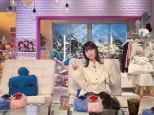 Kairi Yagi Instagram - ｢あざとくて何が悪いの？｣
スタジオにお邪魔しましたっっ。

あざと連ドラ主題歌 「メタモルフォーゼ」
たくさん聴いてください