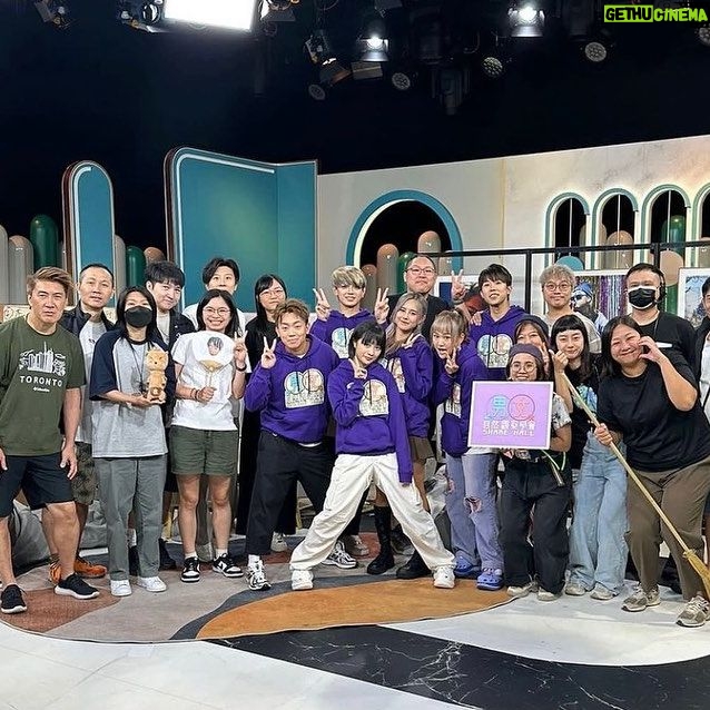 Kaki Sham - 7.2K Likes - 因為緣份令我認識到你哋五位,而《男女自然觀察學會》唔經唔覺原來做左八十五集,雖然有啲唔捨得💪🏼但新嘅《馬友旅遊部》準備開始喇,其實咩節目都好,最緊要大家睇得開心❤️
P.S一定要多謝一班咁有心嘅幕後團隊
#男女自然觀察學會
#馬友旅遊部