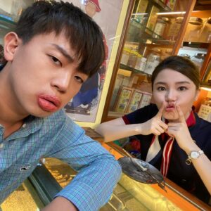 Kaki Sham Instagram - 大師，你又話你醫人有一手，究竟你平時係醫咩？
本身個嘴都唔係好，而家仲衰多幾錢重🤦🏻‍♂️

#轉角浣紗街