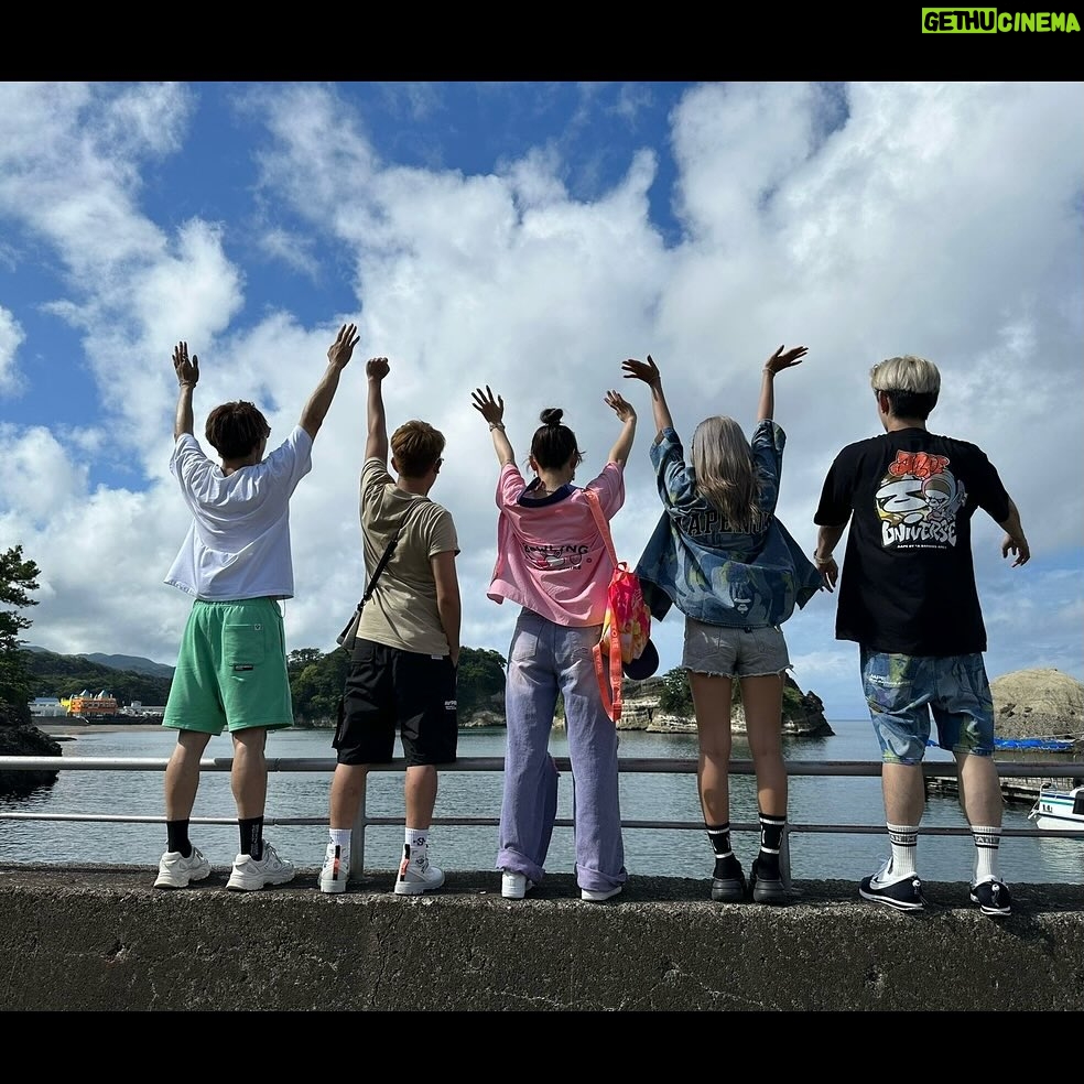 Kaki Sham - 9.8K Likes - 感恩遇上馬友,多謝你哋陪我一起經歷一起成長
即使節目完結,我們的感情都不會完結❤️《馬友旅遊部》台前幕後嘅大家