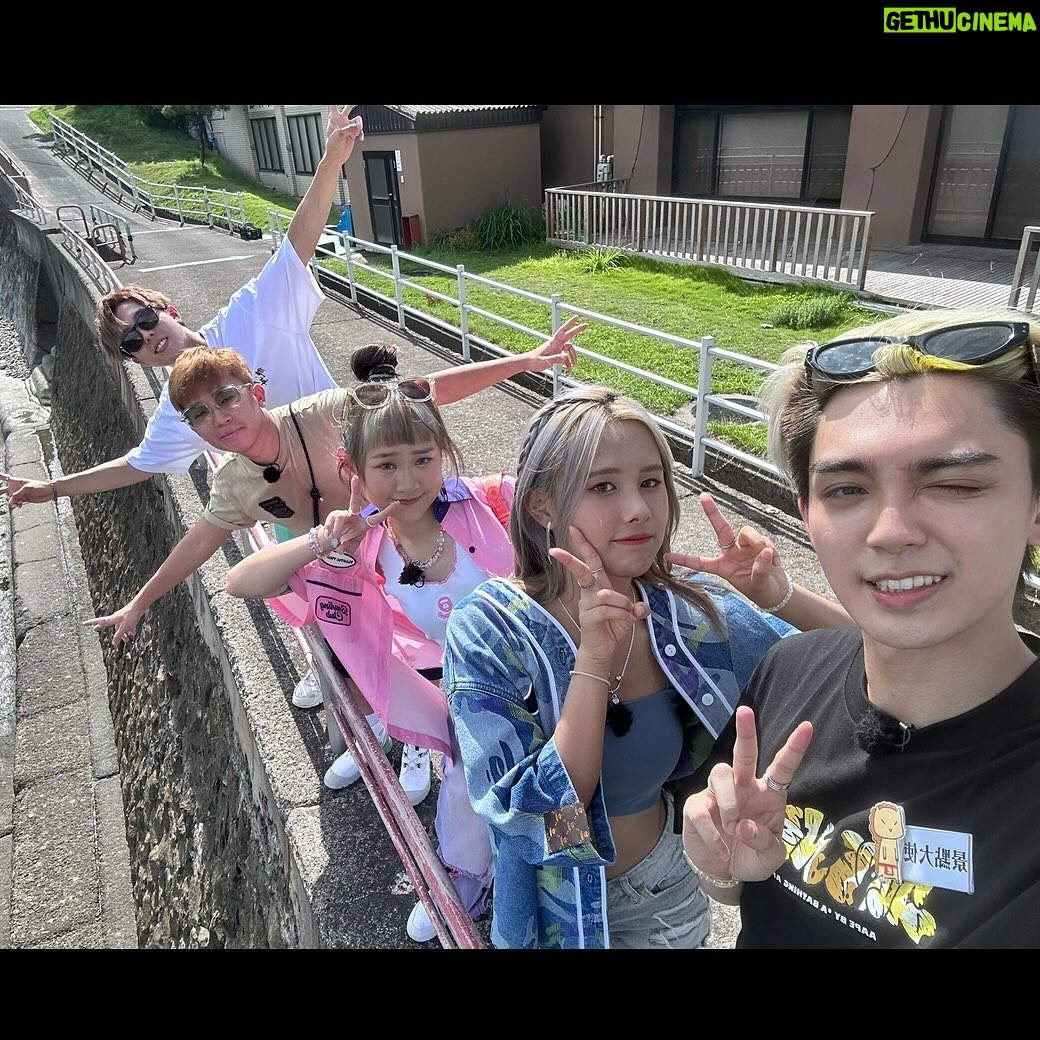 Kaki Sham - 9.8K Likes - 感恩遇上馬友,多謝你哋陪我一起經歷一起成長
即使節目完結,我們的感情都不會完結❤️《馬友旅遊部》台前幕後嘅大家