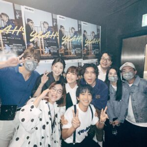 Kaki Sham Instagram - 阿正真係好叻女，連歌手都做埋，虎牙好野😎第一次現場聽Yeahs好聽👍🏼睇完Show令我好懷念以前PlayTime嘅日子

最後送比大家Jeffrey要求嘅睇show自拍照❤️
