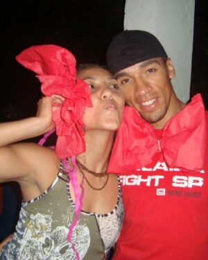 Kalindra Faria Instagram - 🤣❤️🥰 

Éramos jovens ainda kkkk

#tbt #recordar #casal #apaixonados