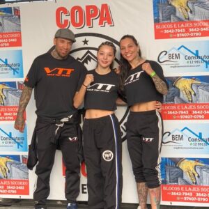 Kalindra Faria Instagram - @copamontanhafight .

Acompanhando minha filha @kay__fn .

Não foi dia de vitória, mas foi dia de luta!! 
Sem história triste , bora treinar e se preparar para as próximas 👊🏻❤️🚀

#vtt #valetopteam #muaythaicristiannogueirataubaté