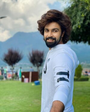 Kalyaan Dhev Instagram - Forget about all the bad things that happened to you this week and just have a great #sunday 
What say?

#Kashmir