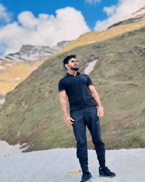 Kamal Digiya Instagram - Simplicity Is The Best Attitude 💯❤️
.
.
@kamaldigiya__official 
@kamaldigiya__official 
@kamaldigiya__official 
.
.

#digiya #kamaldigiya #office #photo #photography #photographer #instagood #instagram #insta #instadaily #digiyamusic #digiyamusicstudio #trending #trendingreels #viralreels #photooftheday #2024 #jaimatadi #vaishnomata #jaishreekrishna #jaiganpatibappamorya #delhi #faridabad #noida #delhincr #kashmir #sonmargvalley