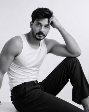 Kamal Digiya Instagram - Don’t wish for a good body. Work for it 💪🏻
.
.
@kamaldigiya__official 
@kamaldigiya__official 
@kamaldigiya__official 
.
.

#digiya #kamaldigiya #office #photo #photography #photographer #instagood #instagram #insta #instadaily #digiyamusic #digiyamusicstudio #trending #trendingreels #viralreels #photooftheday #2024 #jaimatadi #vaishnomata #jaishreekrishna #jaiganpatibappamorya #delhi #faridabad #noida #delhincr