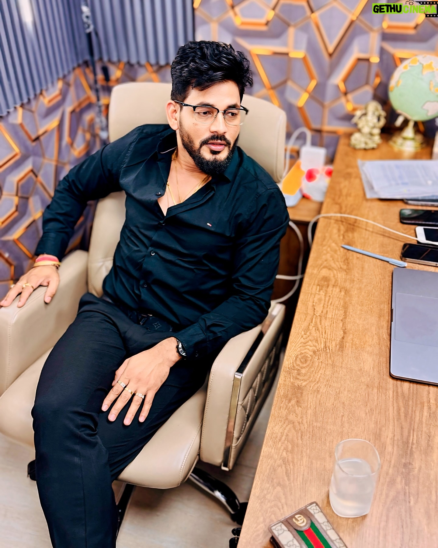 Kamal Digiya - 548 Likes - Do you know what’s always trendy? Being a gentleman 💯
.
.
@kamaldigiya__official
@kamaldigiya__official
@kamaldigiya__official
.
.
#digiya #kamaldigiya #office #photo #photography #photographer #instagood #instagram #insta #instadaily #digiyamusic #digiyamusicstudio #trending #trendingreels #viralreels #photooftheday #2024 #jaimatadi #vaishnomata #jaishreekrishna #jaiganpatibappamorya #delhi #faridabad #noida #delhincr