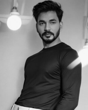 Kamal Digiya Instagram - मैं अपने रवैये को ताज की तरह पहनता हूं। 👑
.
.
@kamaldigiya__official 
@kamaldigiya__official 
@kamaldigiya__official 
.
.

#digiya #kamaldigiya #office #photo #photography #photographer #instagood #instagram #insta #instadaily #digiyamusic #digiyamusicstudio #trending #trendingreels #viralreels #photooftheday #2024 #jaimatadi #vaishnomata #jaishreekrishna #jaiganpatibappamorya #delhi #faridabad #noida #delhincr