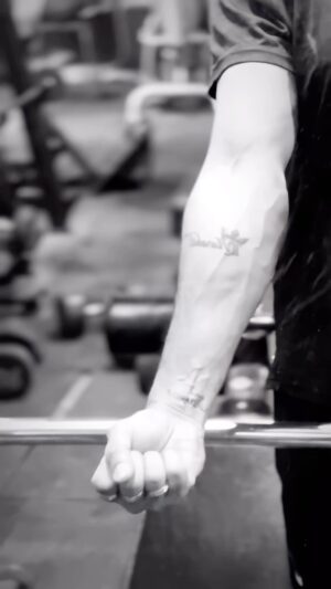 Kamal Digiya Instagram - Barbell curls 💯 
.
.
@kamaldigiya__official 
@kamaldigiya__official 
@kamaldigiya__official 
.
.

#digiya #kamaldigiya #office #photo #photography #photographer #instagood #instagram #insta #instadaily #digiyamusic #digiyamusicstudio #trending #trendingreels #viralreels #photooftheday #2024 #jaimatadi #vaishnomata #jaishreekrishna #jaiganpatibappamorya #delhi #faridabad #noida #delhincr #gym