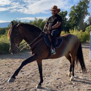 Kamel Djibaoui Instagram - Kamel allias Walker Texas Ranger 🤠
Les amis aimdez moi à choisir la meilleure photo!!😉🙏

#cowboy #cheval #picoftheday #voyages #var #acteur #comedie #tournage #asuivre