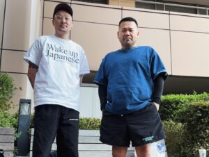 Kan a.k.a. GAMI Instagram - 連日のお見舞いで回復力も限界突破
ケンちゃんが免許を取得したと聞いてました。そんな彼は勿論、車で来たので駐車場でドライブしたよ！
シカリオのトモ君、リブロ氏からと沢山の元気を頂きました！