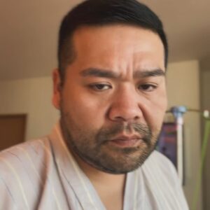 Kan a.k.a. GAMI Instagram - おはようございます。
朝からハッピーモードからのこれ又初となる絶大な違和感と共に1日が始まりました！
昨日は嫁が下の2人を連れて来てくれて部屋では過ごせないが幸せな時間を味わえた。その後はSAWの可愛い息子であるオーガとユーシンと又キャンプに行く約束をし、可愛い2人からも健気な愛にもパワーをもらった。SAWのツレと言えばシゲだが昨日も良い感じでシゲらんでたな笑
そんな時間を過ごして部屋に戻ると置き手紙？イニシャルから誰か推測できないのだが身を覚えあるような字体、、、どなただったのだろう？申し訳ありませんが、もし良ければご連絡お待ちしてます。