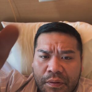 Kan a.k.a. GAMI Instagram - おはようございます。
朝からハッピーモードからのこれ又初となる絶大な違和感と共に1日が始まりました！
昨日は嫁が下の2人を連れて来てくれて部屋では過ごせないが幸せな時間を味わえた。その後はSAWの可愛い息子であるオーガとユーシンと又キャンプに行く約束をし、可愛い2人からも健気な愛にもパワーをもらった。SAWのツレと言えばシゲだが昨日も良い感じでシゲらんでたな笑
そんな時間を過ごして部屋に戻ると置き手紙？イニシャルから誰か推測できないのだが身を覚えあるような字体、、、どなただったのだろう？申し訳ありませんが、もし良ければご連絡お待ちしてます。