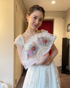 Kana Kita Instagram - ハムレット終幕。

言葉は沢山浮かんでくるし隅々まで皆さんにも伝えたいのだけど、とんでもない長文になるからやめる。
とにかく、今幸せなのと寂しさで空っぽなのと。笑

3月からここまでカンパニーの皆さんと無事に進んで来れたこと、作品を皆様に届けることができたこと、素敵な方々との出会い、皆んなを引っ張ってくれた勇人さんハムレット。
その全てに感謝です。

この経験、ずっと大事に、温かいまま心に置いておきたいな。

ありがとうがたくさん。
寂しいけれど、一歩前進！！！

寂しさ紛らわせたいから無理矢理寝る！！
もうおやすみ！！！
オフィーリアありがとう！！
みんなありがとう！！！