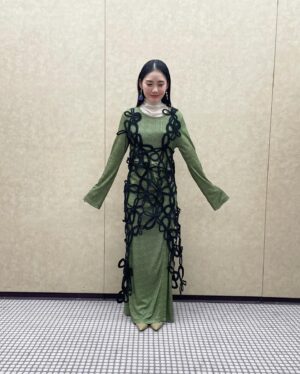 Kana Kita Instagram - 今日は「橋ものがたり"約束"」の放送日なのでばばっと投稿していきますね。

こちらは完成披露試写会のお衣装。
鮮やかな緑色が可愛くて好きです。

なかなか面白いデザインで、私はこのお衣装を見た時にすぐにこれにするー！と…！☺︎
細かいアクセサリーたちもアクセントになっていて、とても可愛いです。

たまにはこういうカジュアル系もいいなぁと改めて実感しました☺︎

ありがとうございました✴︎