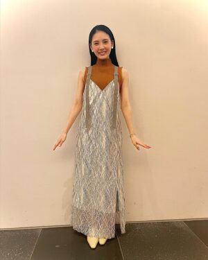 Kana Kita Instagram - 16日は銀座蔦屋書店さんにて春画ールさんと春画先生プロデューサーの小室さんとイベントがありました。

お二人の春画愛に触れながらのあっという間の1時間半。

春画ールさんの著書「春画の穴」をお会いする前に読ませていただいたのですが…いや、面白すぎる。
言葉の端々が独特で、ご本人と会話をしているような感覚に陥る。そしてとんでもなく興味をそそられる内容がたっぷり。
この本の沼感が凄まじい…！
なのでお会いできて直接色々な話を聞けてかなり楽しかったです。
私も尚更、春画への想いが強くなりました。

そして来てくださった皆様本当にありがとう！
皆さんのお顔が近くで見られて幸せでした☺︎

私のお衣装可愛かったでしょ？
愛すべきスタイリストさんが選んでくれました。
ギンギラギンにさりげなく。
中のトップスも色の合わせが最高でしょ。
アクセもかなりお気に入り☺︎❤︎
素敵なメイクも施していただき、とても充実した時間。

ありがとうがたくさんの1日でした！！