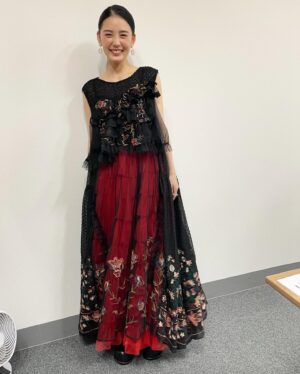 Kana Kita Instagram - 本日は映画「春画先生」の初日舞台挨拶でした。
観に来てくださった皆様、本当にありがとうございます。

とんでもなく可愛いお衣装とメイク施していただき❤︎
このスカートとワンピースの組み合わせは個人的に超最強。
細かなアクセも大好物だった！　
タグつけてるから見てね。

本題ですが

この映画。
私と弓子のとても色濃い人生の一部であり、私たちの魂の叫びのような要素もあり…
衝撃的な破壊音と共に、わたし一瞬で恋に落ちてしまった大切な大切な作品。

今日を迎えられて私は今とても幸せです。

それを観てくれる人たちがいて、様々な受け取り方をしてくださるのが楽しみで仕方ありません。
何故ならこの映画、観てくださる人達に超高速ボール力いっぱいぶん投げるもんだから、皆様がどう受けとってくださるか、そこに全てが委ねられてるような気もするんですね。

そんな超特急純愛変態映画、春画先生。
是非大きなスクリーンで見て欲しいな☺︎

よろしくお願いします。
ありがとう。

ワンピース
#hurrytoito

スカート
#meemselect
 
ブーツ
#charlsandkeith 

イヤリング
#aiaccessory

リング
#monamie