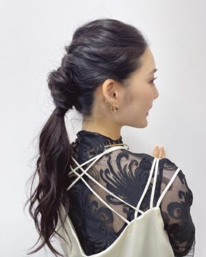 Kana Kita Instagram - 取材にて着用させて頂いたお洋服たちご紹介！

ワンピースが続いたのでカッコよく決めていただいた時の。私には珍しいスタイリングで、でも違う雰囲気もなかなかいいなぁと感じながら可愛いお衣装に包まれました。後ろから見た方の透け感がお気に入り！
楽しかったし、可愛いお洋服たちを目の前にときめいた。

ヘアセットも激かわ。

●お洋服、白キャミ
　@aoiwanaka.official
●黒レースブラウス、緑パンツ
　@sahara_japan
●アクセ　
　@joueteofficial
●パンプス　
　@seven_twelve_thirty.official