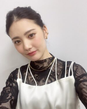 Kana Kita Instagram - 取材にて着用させて頂いたお洋服たちご紹介！

ワンピースが続いたのでカッコよく決めていただいた時の。私には珍しいスタイリングで、でも違う雰囲気もなかなかいいなぁと感じながら可愛いお衣装に包まれました。後ろから見た方の透け感がお気に入り！
楽しかったし、可愛いお洋服たちを目の前にときめいた。

ヘアセットも激かわ。

●お洋服、白キャミ
　@aoiwanaka.official
●黒レースブラウス、緑パンツ
　@sahara_japan
●アクセ　
　@joueteofficial
●パンプス　
　@seven_twelve_thirty.official