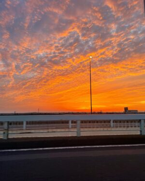 Kana Kita Instagram - お仕事へ向かう途中に見た、
夕焼けがとても綺麗だったから共有🌇