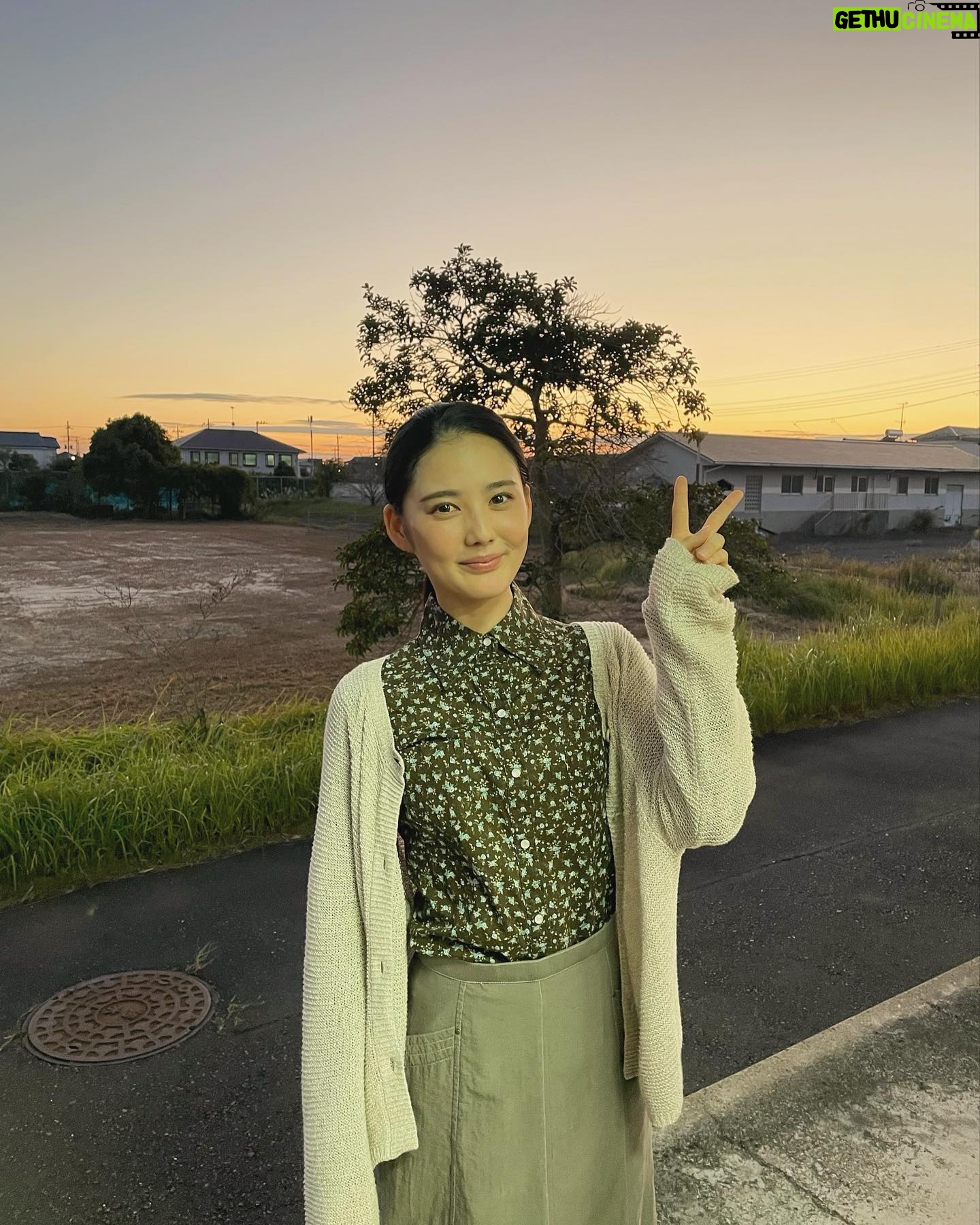 Kana Kita - 6.3K Likes - いよいよ明日1月22日から連続ドラマ「先生さようなら」第1話が24時59分から放送になります。
私は由美子役を演じました。
本作は多くのときめき、切なさ、葛藤で、愛を持って皆様の感情を掻き回していくことと思います。
これから「先生さようなら」をご覧になる全ての人たちが、本作の登場人物たちに心で寄り添いながら、優しく楽しく観てくださったら幸いです。
では、またドラマでお会いしましょう。
さようなら☺︎
#先生さようなら