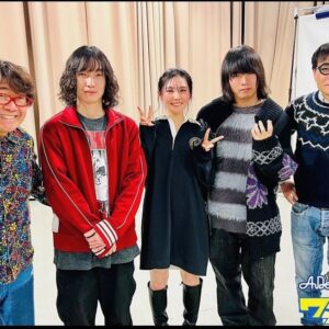 Kana Kita Instagram - ついについに…！！！！
明日3月5日19時から
AuDee【いとうせいこう×倉本美津留 ワラボ】にて
軍艦さんと北香那、ゲスト出演します。

ゲスト: 軍艦& 北香那

憧れの軍艦とこんなに早く、夢にまで見た共演。
私、確実に2024年上半期大吉箱買いしてる。
いつか一緒にラジオに出るのが夢でした。
叶ってしまったよ…！！！

初めて彼らを知ったのは2年ほど前だったかな。
漫才と、圧倒的な存在感に言葉にならないほどの衝撃を受けたのだけれど、あれはなんといったらいいのか…
偶像化された額縁の真ん中で、2人だけが唯一真っ黒な怪物の影を背負っているような感じかな。
そのある種の違和感に惹かれ、軍艦を好きになりました。

スマホの画面を飛び越えたい！！！
私、早速飛び越えいざ大阪へ。
舞台の上で、どのコンビよりもローテンションで、どのコンビよりも華を兼ね備えていた軍艦を、
初めて客席から眺めた瞬間。
あのトキメキに触る感覚、ずっと忘れない…！！

2人がいてくれる限り
例え舞台上でなくてもいいのです。
彼らが伸び伸びと呼吸ができる場所で、笑って、ただ居て欲しいと思うのです。
それが喫煙所とかでも全然いいし。笑

私は数字かもしれないが
とても確かに
この先の2人の道のりを、心から応援しています。
　

軍艦さんはArtist spokenでラジオもやってます。
「軍艦ユーチューブ」でYouTube投稿もしています。

皆様にも、彼らのたくさんの魅力が伝わりますように…！

倉本美津留さん、いとうせいこうさん
夢のような楽しい時間をくださり、ありがとうございました☺︎✴︎
お二方の安心感たっぷりのトーク力が、軍艦さんの魅力をたっぷり引き出してくださっています！
ぜひ、ご視聴ください♪

#ワラボ
#軍艦