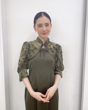 Kana Kita Instagram - 取材にて、着用させて頂いた洋服たちご紹介。

✴︎スタイリング1
デザインが本当に可愛くてカラーも秋らしくてとても大好きなワンピースドレスです

✴︎スタイリング2
胸元から腕にかけてのキラキラがとても可愛くて絶対に着たい！と…！ベロア生地も上品で好きです。

✴︎スタイリング3
一目惚れしてしまったワンピース！デザインがとても好き。そしてマーメイドワンピースの形がとっても綺麗でお気に入りです。

とにかくこの日はお衣装が可愛くてみんなでキャーキャーしてました。ご満悦顔見て下さい。
正直はしゃぎまくりよ。

今回投稿しているお衣装全て↓のブランドさんです。

@leja__official 
ブランド名：Leja

素敵なお衣装をありがとうございました❤︎

#leja