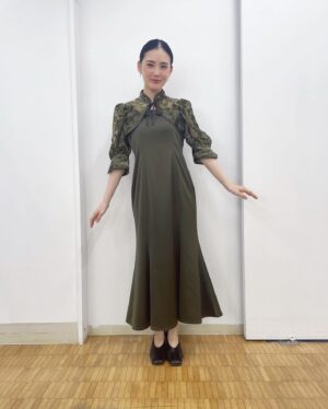 Kana Kita Instagram - 取材にて、着用させて頂いた洋服たちご紹介。

✴︎スタイリング1
デザインが本当に可愛くてカラーも秋らしくてとても大好きなワンピースドレスです

✴︎スタイリング2
胸元から腕にかけてのキラキラがとても可愛くて絶対に着たい！と…！ベロア生地も上品で好きです。

✴︎スタイリング3
一目惚れしてしまったワンピース！デザインがとても好き。そしてマーメイドワンピースの形がとっても綺麗でお気に入りです。

とにかくこの日はお衣装が可愛くてみんなでキャーキャーしてました。ご満悦顔見て下さい。
正直はしゃぎまくりよ。

今回投稿しているお衣装全て↓のブランドさんです。

@leja__official 
ブランド名：Leja

素敵なお衣装をありがとうございました❤︎

#leja