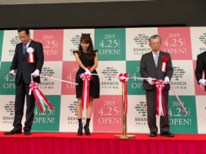 Kanako Enomoto Instagram - 平素は『kanakoのスープカレー屋さん』をご愛顧を賜り厚くお礼を申し上げます。
吉成店からの移転として準備をしてまいりましたブランチ仙台店を4月25日にオープンさせていただきました。
これもひとえに皆様の日頃のお引き立ての賜と、オープンにあたり沢山の皆様方にお力添えをいただきました事に心から感謝しています。
これからもお客様第一に、地域の皆様に愛される店舗づくりに邁進していく所存です。
今後とも変わらぬご愛顧を賜りますようお願い申し上げます。
スタッフ一同　心よりご来店をお待ち申し上げております。 
佐々木 加奈子 
kanakoのスープカレー屋さんブランチ仙台店
〒981-3212 
宮城県仙台市長命ヶ丘2丁目21-1 
BRANC仙台 WEST
電話番号:022-341-5822

#kanakoのスープカレー屋さん
#カナコのスープカレー屋さん
#kanakoのスープカレー屋さんブランチ仙台店#kanakoのスープカレー屋さん札幌大通り店#kanakoのスープカレー屋さん一番町店
#brunch仙台＃仙台#大和リース#グランドオープン#スープカレー#ランチ#ディナー
#テイクアウト#オーガニックスパイス#旬の食材 ＃ヘルシー＃ヘルシーご飯#野菜 #curry #チョークアート #チョークアート＃西澤麻衣 先生
#soupcurry#deliciousfood#delicious#instagood #instalike #sendai