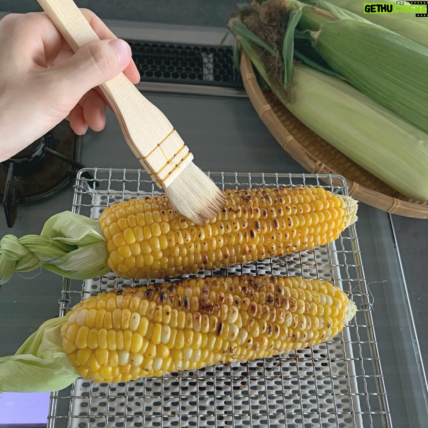 Kanako Enomoto - 2.1K Likes - 美味しい😋
#🌽 #とうもろこし
#焼きとうもろこし#いただきもの #北海道
#instafood