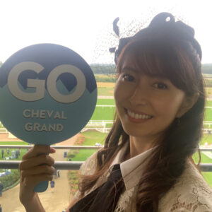 Kanako Enomoto Instagram - シュヴァルグランを応援してくださる皆さまへ‼︎🐎
7/27、アスコット競馬場でのレースを応援してくださりありがとうございました。🙏 #イギリス#アスコット競馬場
#シュヴァルグラン #kジョージ6世 #6着#次走#8/21#ヨーク競馬場#よろしくお願いします#🙇🏻
#インターナショナルs
#chevalgrand#🐎 #🇬🇧