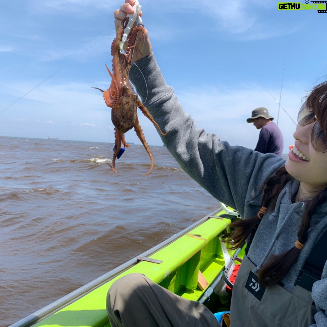 Kanako Enomoto - 2K Likes - 主:「タコ飯が食べたいね!釣りに行こうか?」
っと言う事で久しぶりにタコ釣りの巻🐙
#釣り#タコ#蛸
#たこめし #酢の物
#大魔神#釣り好き#佐々木主浩
#fishing
#octopus
#🎣