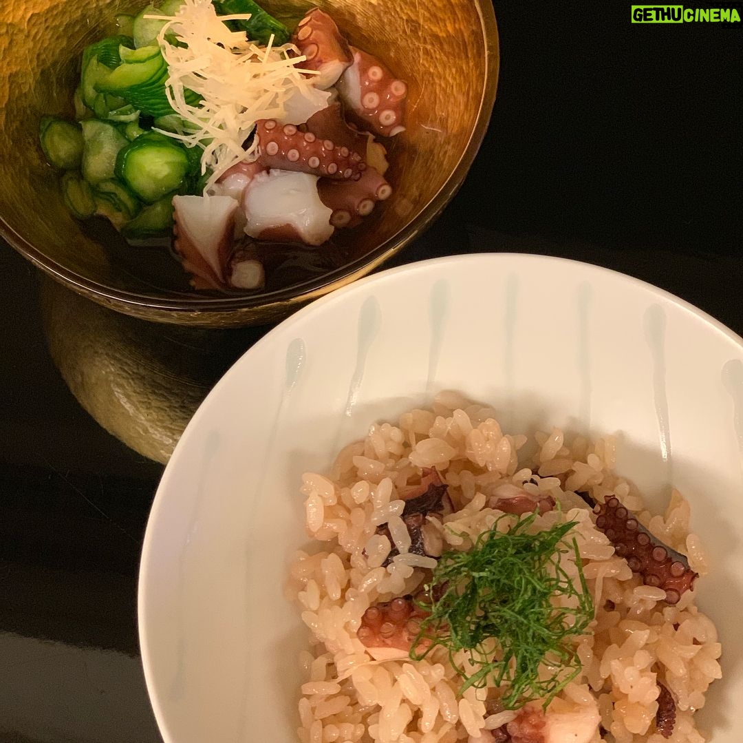 Kanako Enomoto - 2K Likes - 主:「タコ飯が食べたいね!釣りに行こうか?」
っと言う事で久しぶりにタコ釣りの巻🐙
#釣り#タコ#蛸
#たこめし #酢の物
#大魔神#釣り好き#佐々木主浩
#fishing
#octopus
#🎣