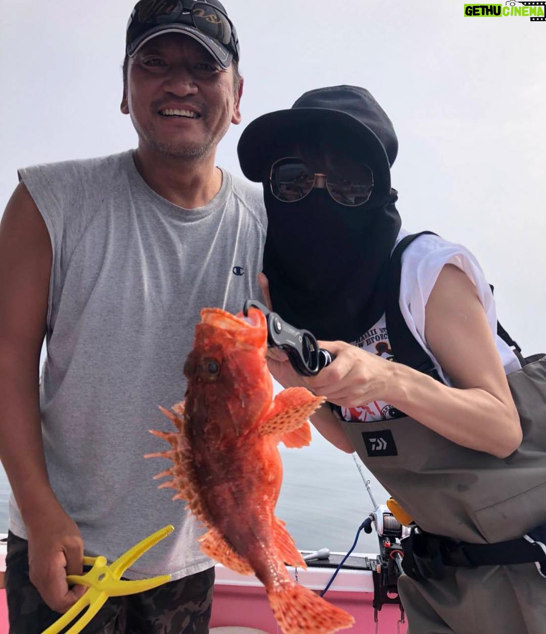Kanako Enomoto - 2.2K Likes - #オニカサゴ #釣り
#夏#釣り#🎣#私が釣りました#✌ #大魔神#真鶴#日焼け対策 にこの帽子はオススメです#🤣 #fishing
#instagood