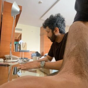 Kanan Gill Instagram - First three weeks of the new tour done! Tonnes of books signed, jokes made and exercise avoided. See you next week at the Jaipur Lit Fest.