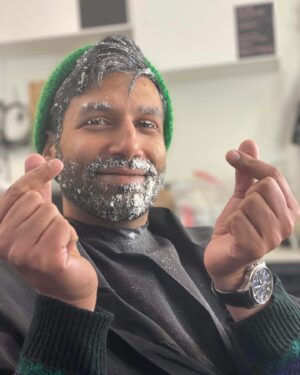 Kanan Gill Instagram - Hei hei 👋🏾 
I had the pleasure of acting in a Christmas movie which releases tomorrow on Netflix, wherever you are! It’s called ‘Christmas As Usual’. Please do watch and if you do, watch it in Norwegian   subtitles (most of it is in English). 
God Jul!